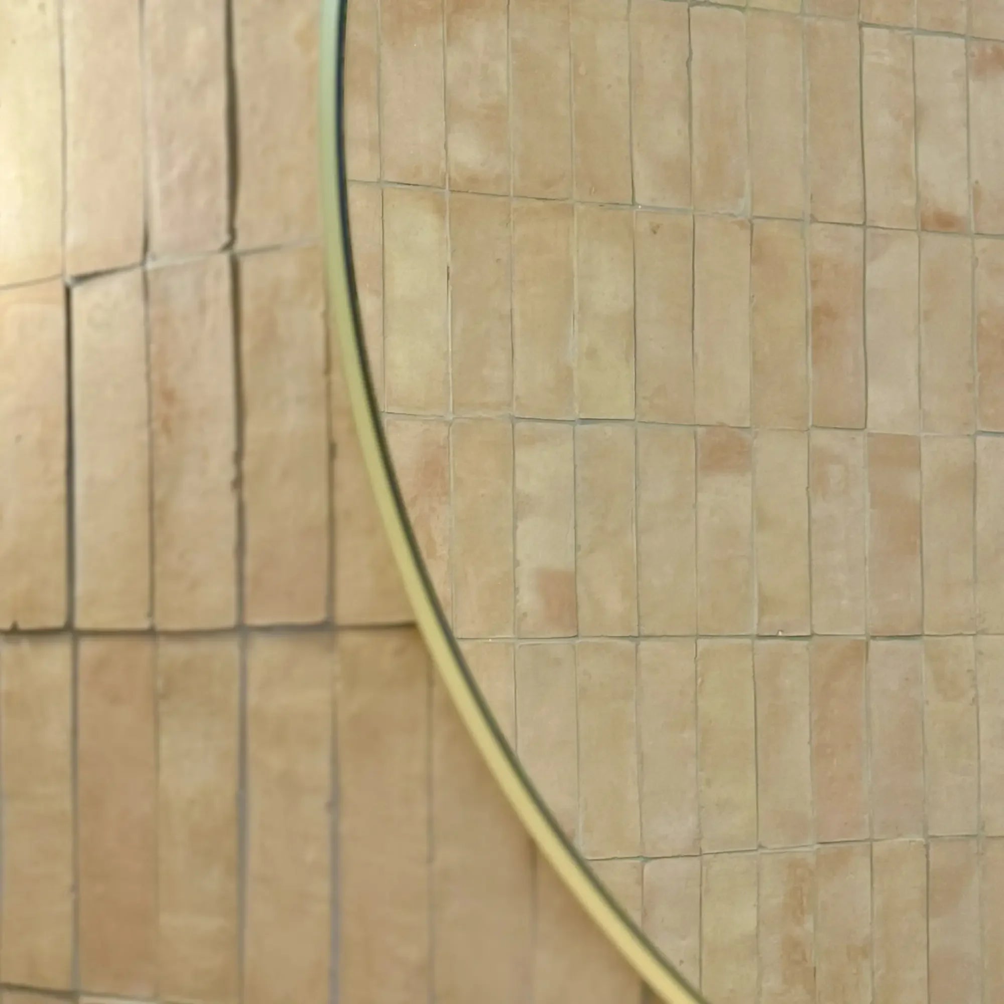 Bejmat naturel en salle d'eau, application murale et sol en terre cuite marocaine